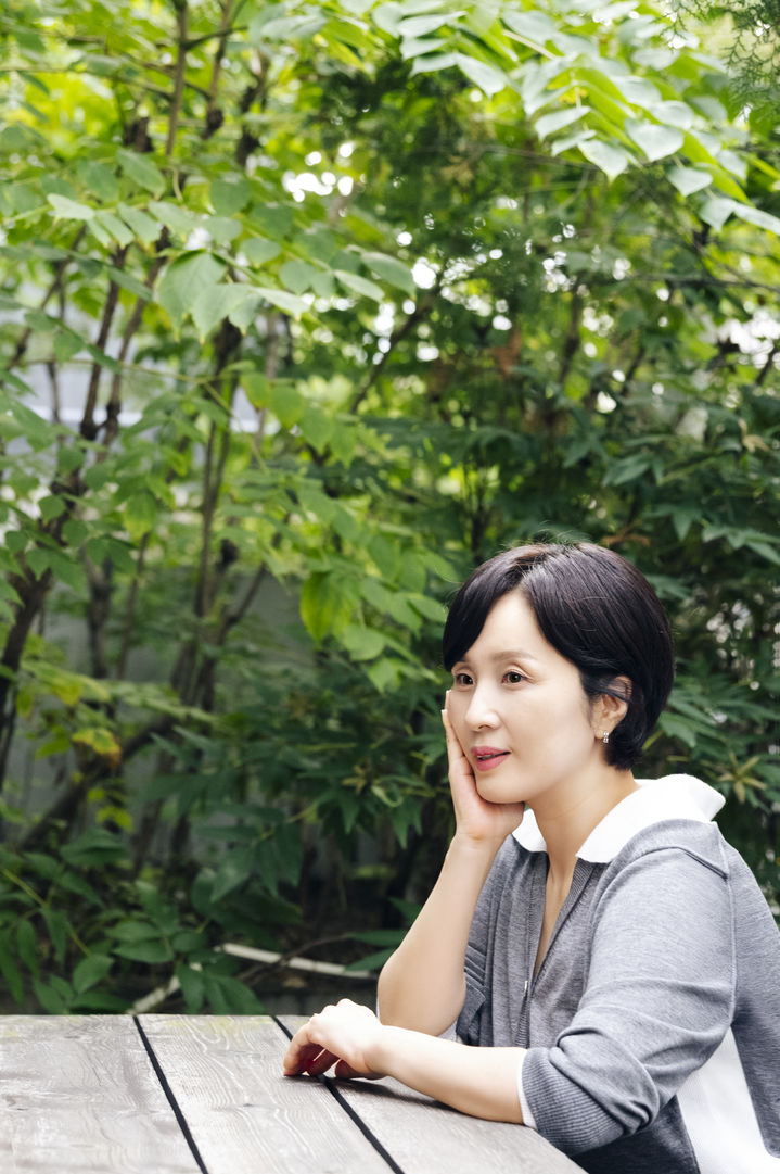 정이현 "'노 피플 존'은 외면해 온 틈을 더듬는 '치실' 같은 소설" [문화人터뷰]