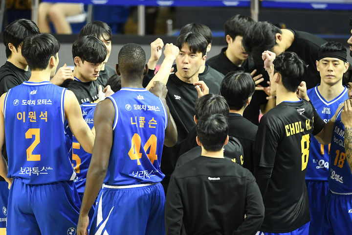 '5할 승률 달성' 김효범 삼성 감독 "턴오버 18개는 개선해야"