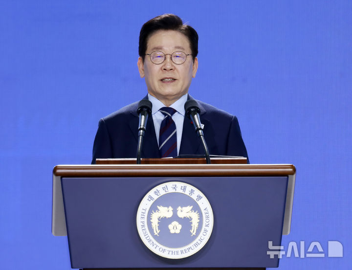 李대통령 대북기조 재확인…'핵 없는 한반도' 목표 제시